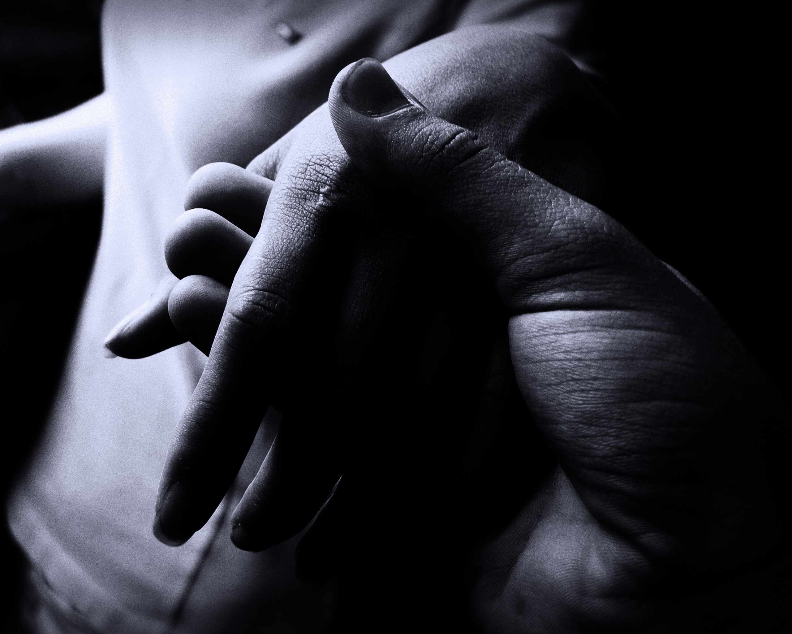 Прикосновение рук обои