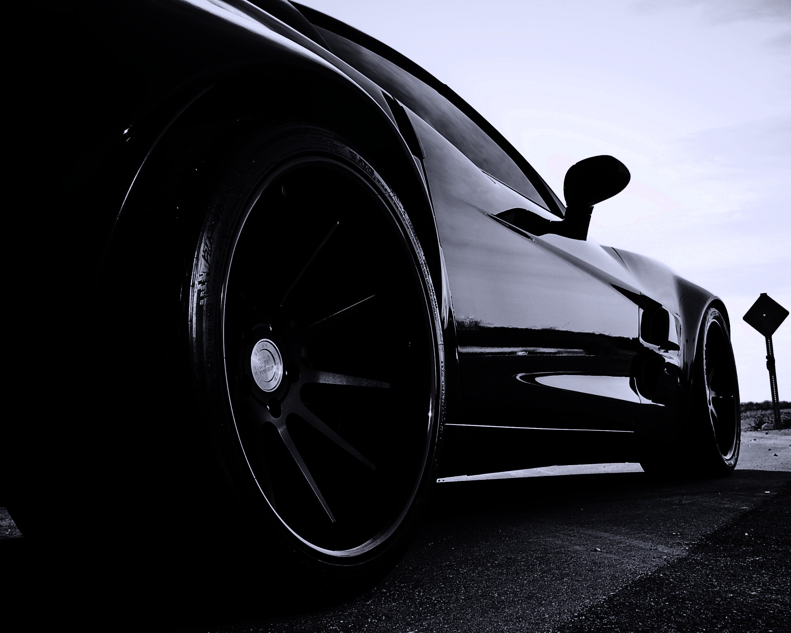 Чёрный концепт обои