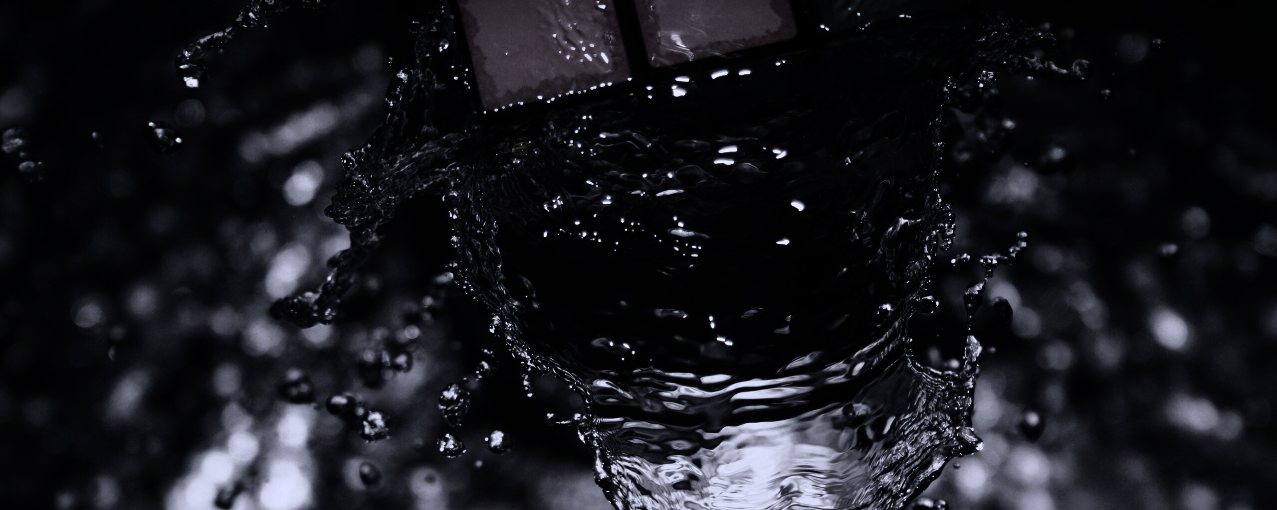 Кубик рубика в воде обои