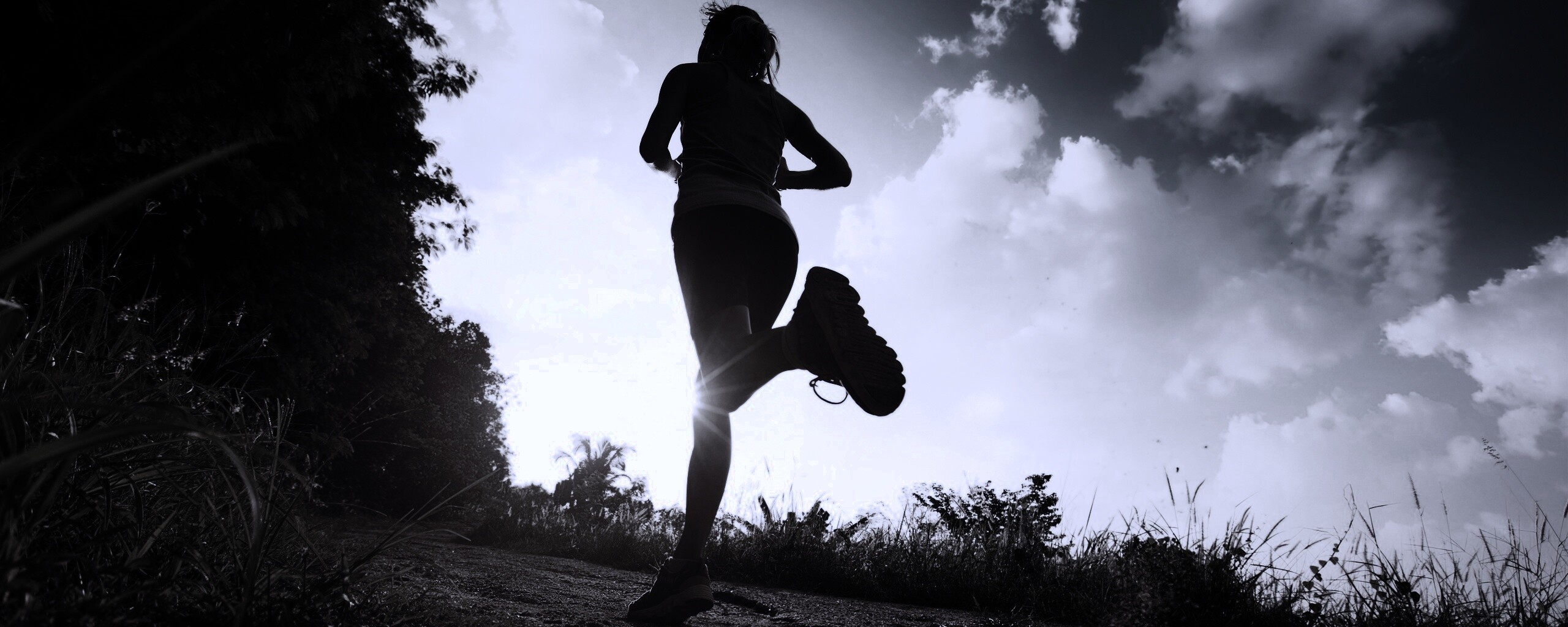 Девушка на пробежке обои