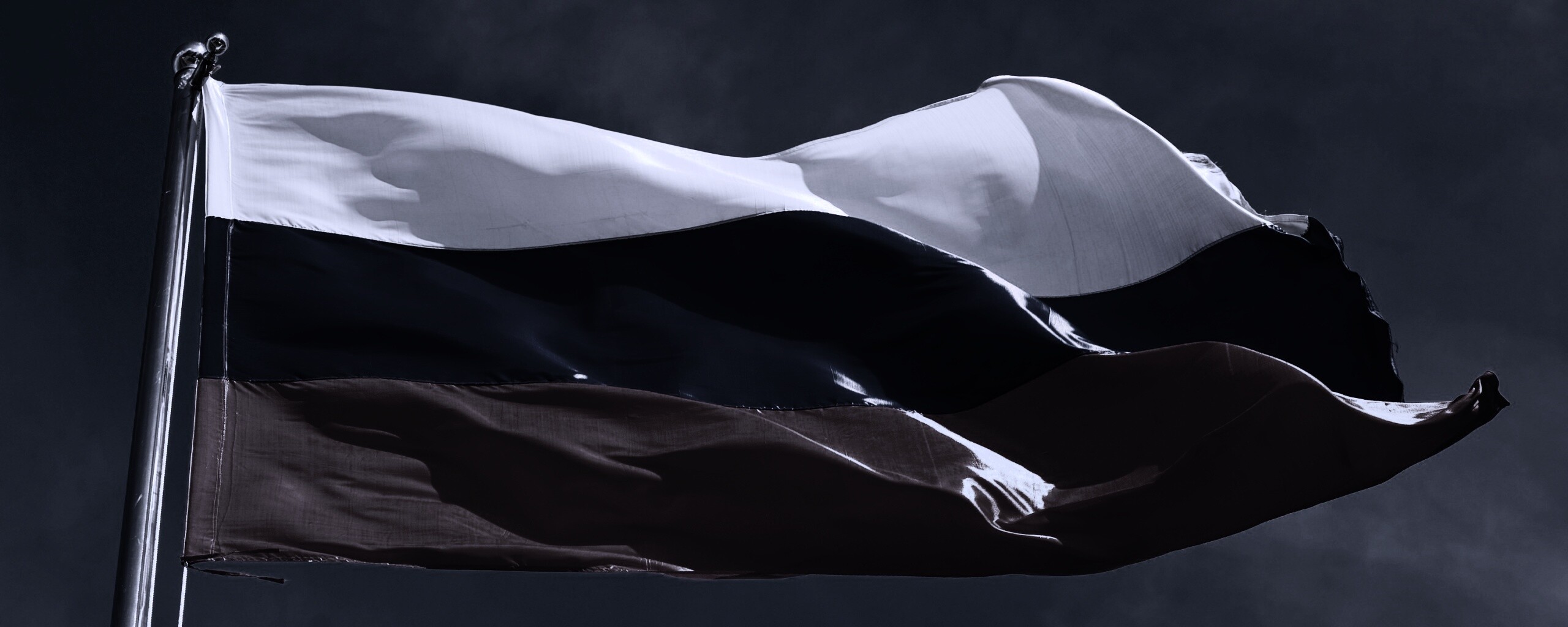 Флаг России на флагштоке обои