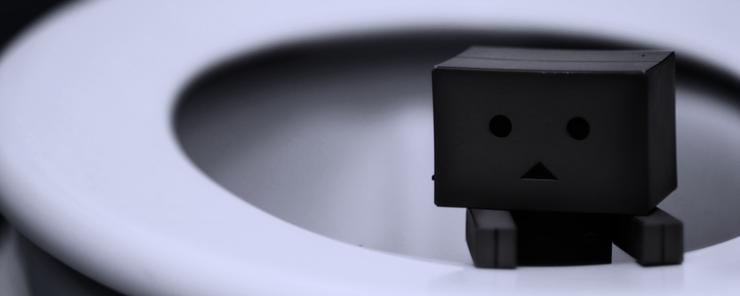 Danbo в унитазе обои