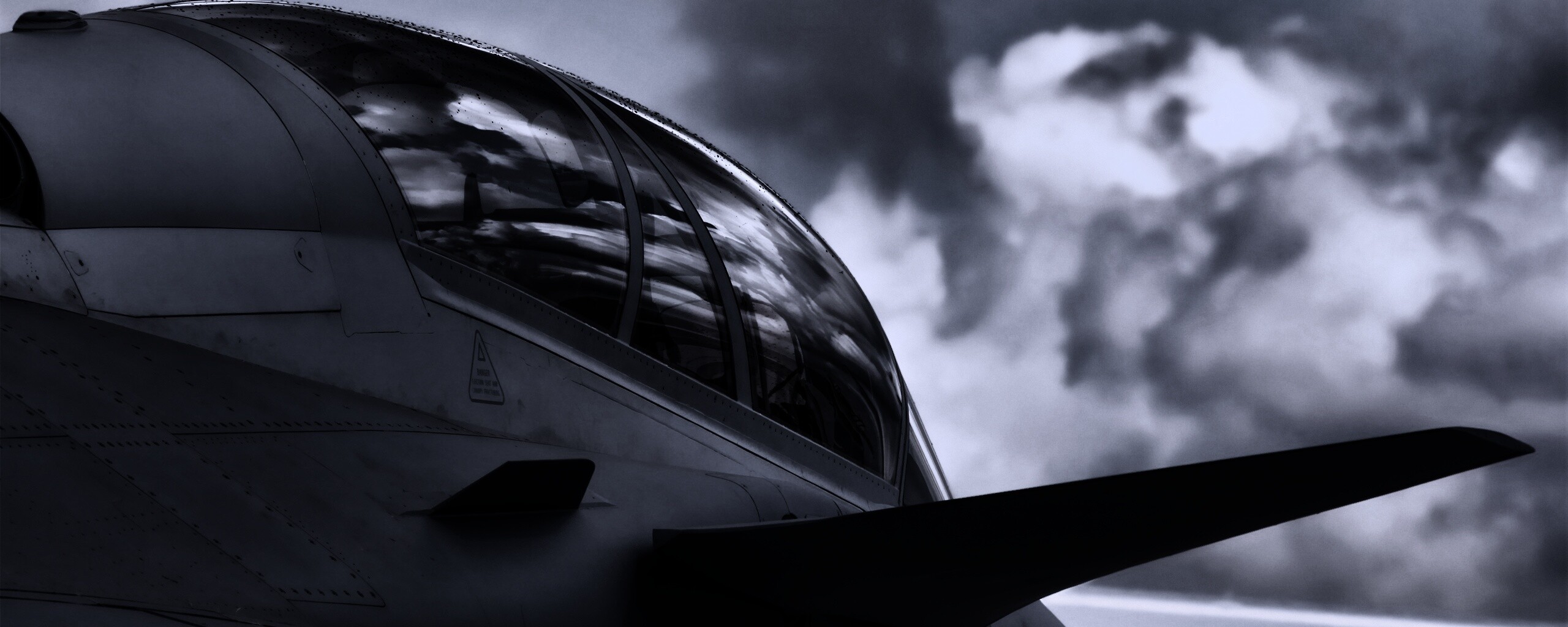 С крыла истребителя обои