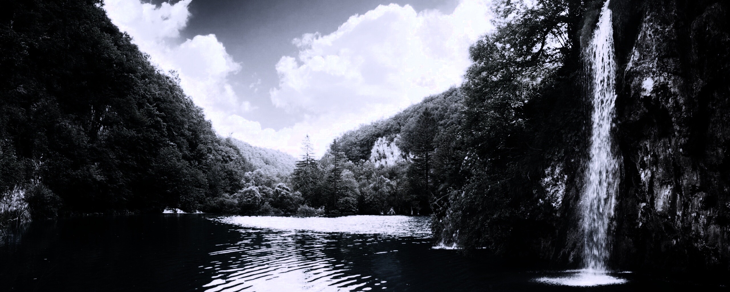 Водопад у реки обои