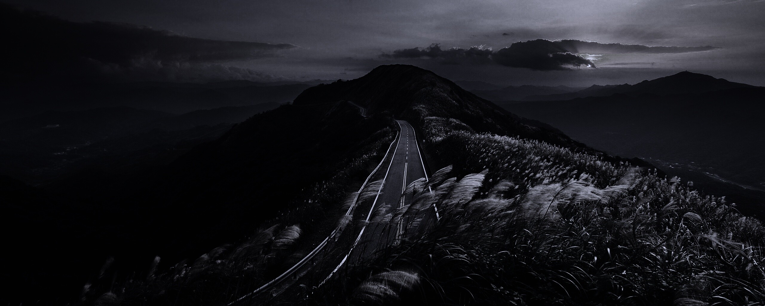 Дорога вдоль вершины холма обои