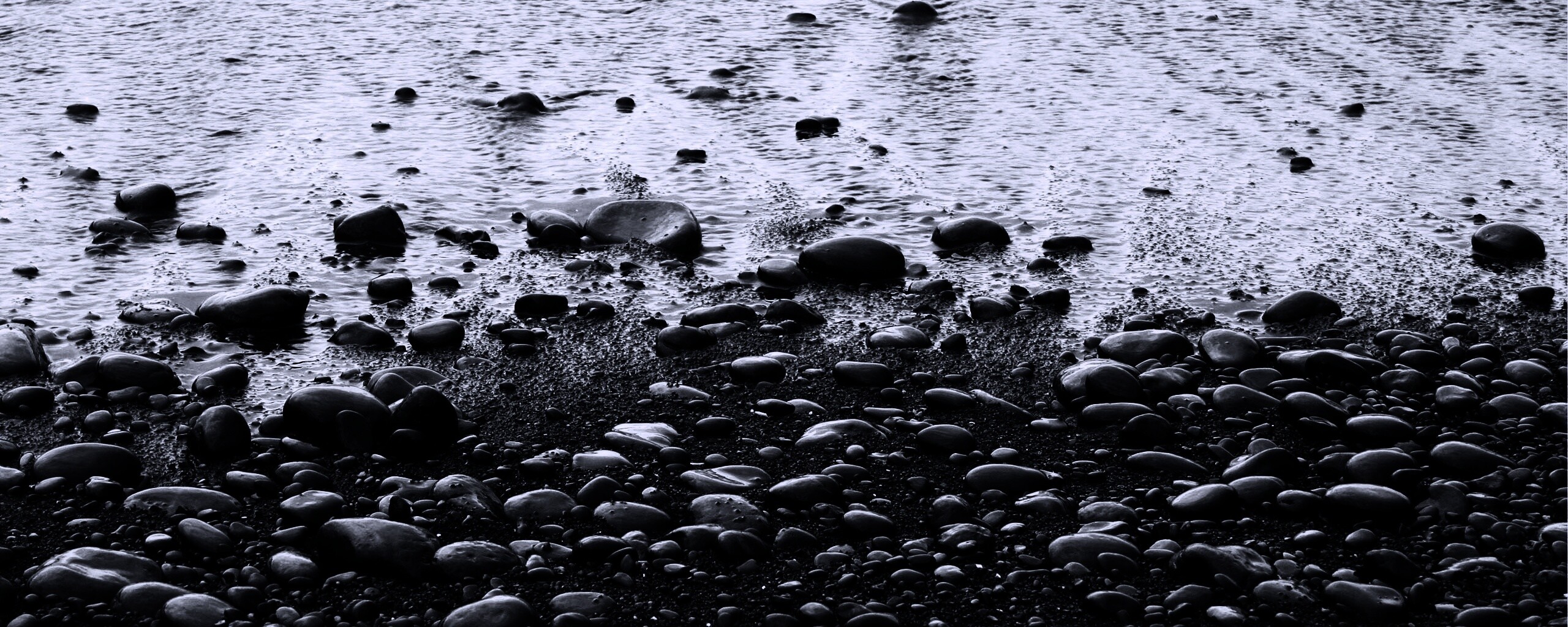 Темный пляж обои