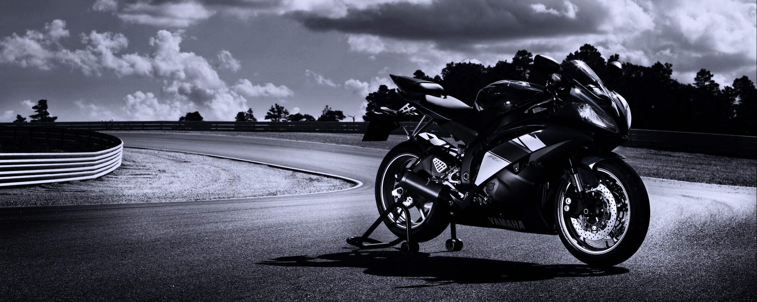 Yamaha R6 на трассе обои