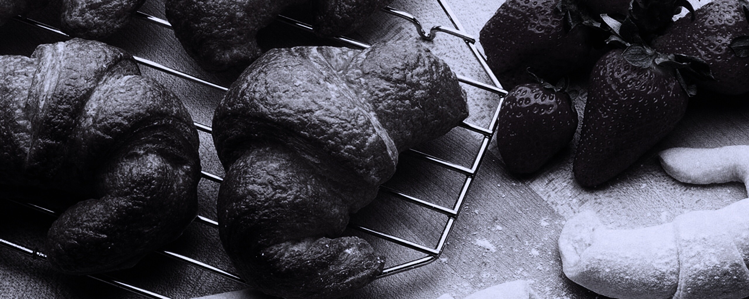 Круассаны с клубникой обои