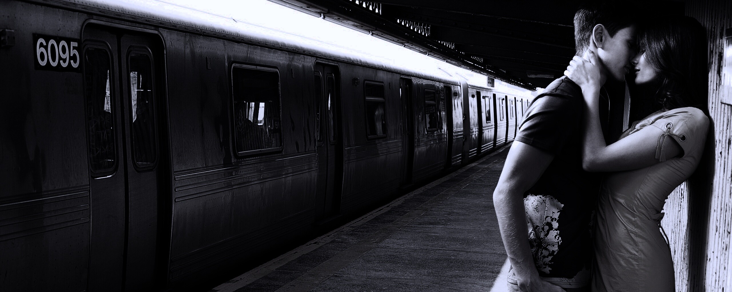 Прощание на станции метро обои