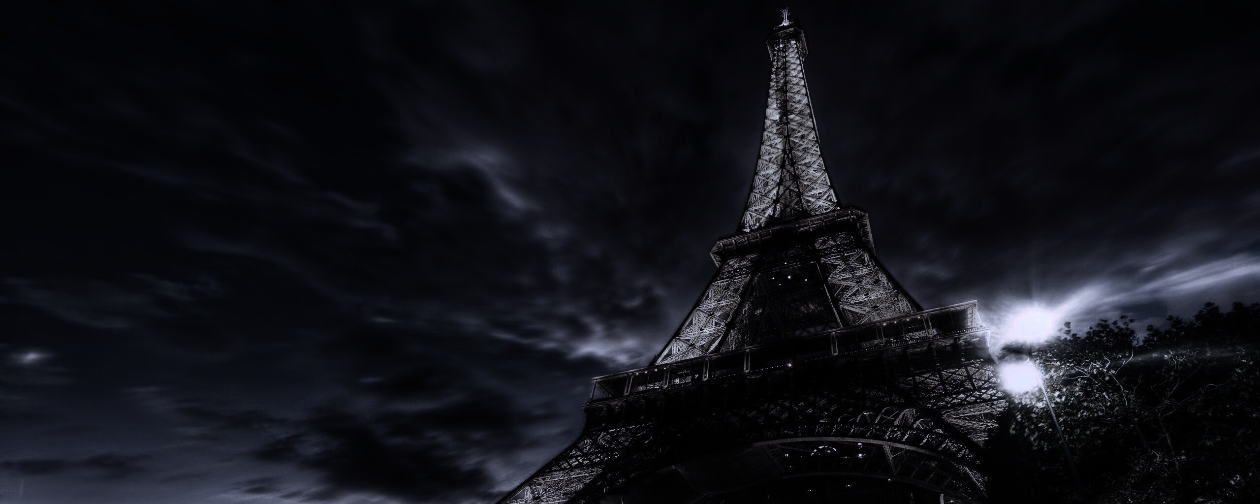 Вид снизу на Эйфелеву башню обои