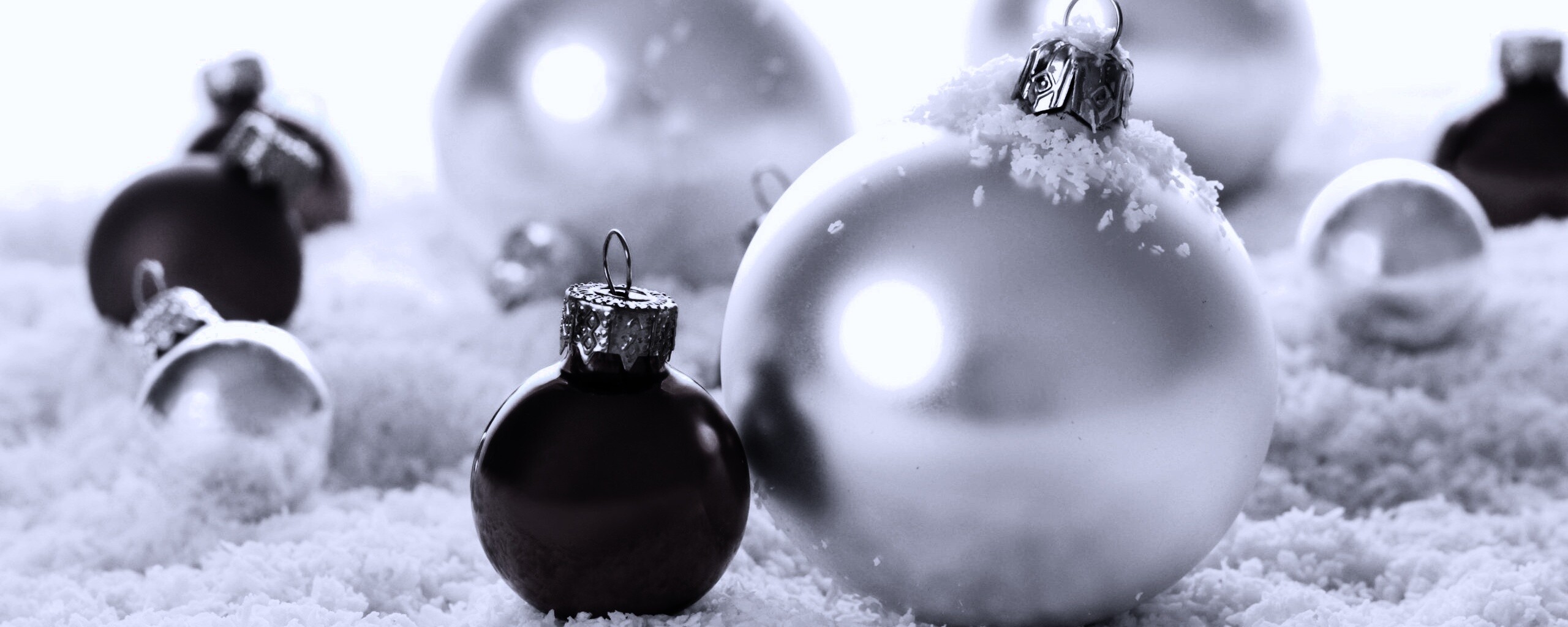 Красно-белые игрушки  обои