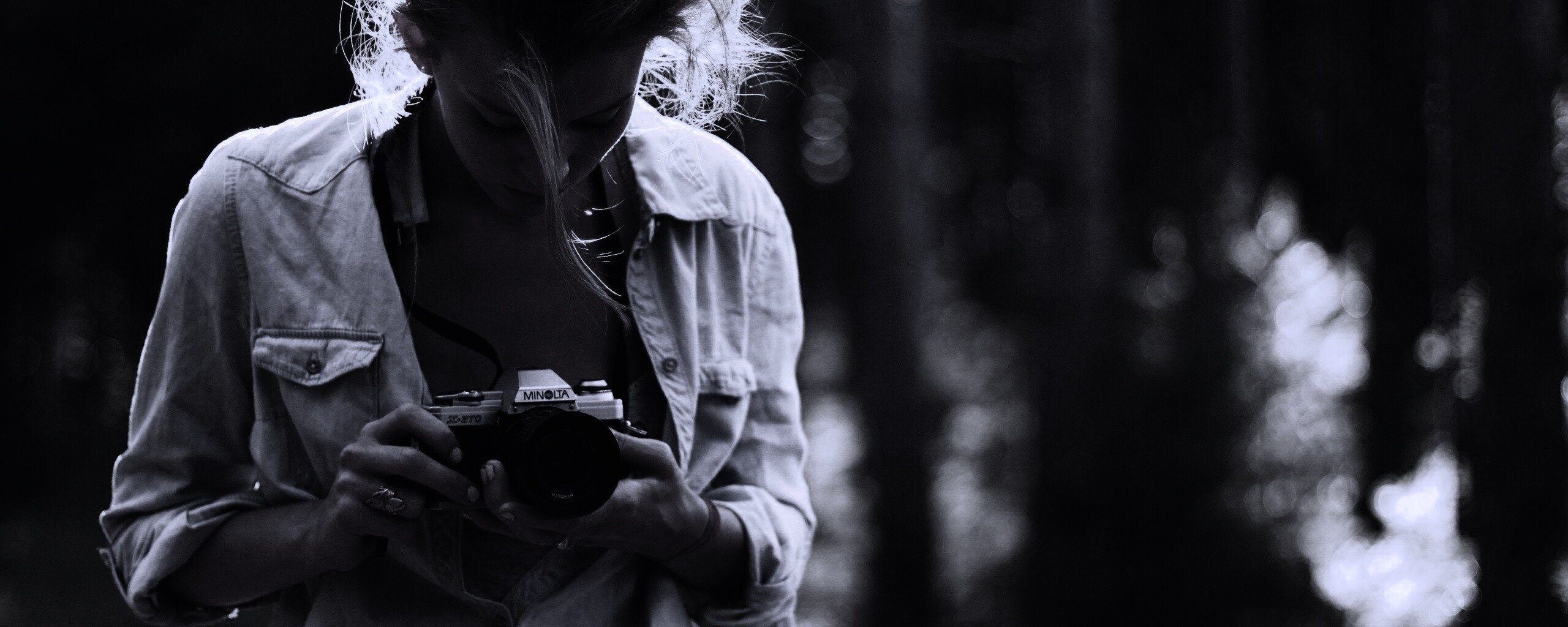 Девушка-фотограф обои