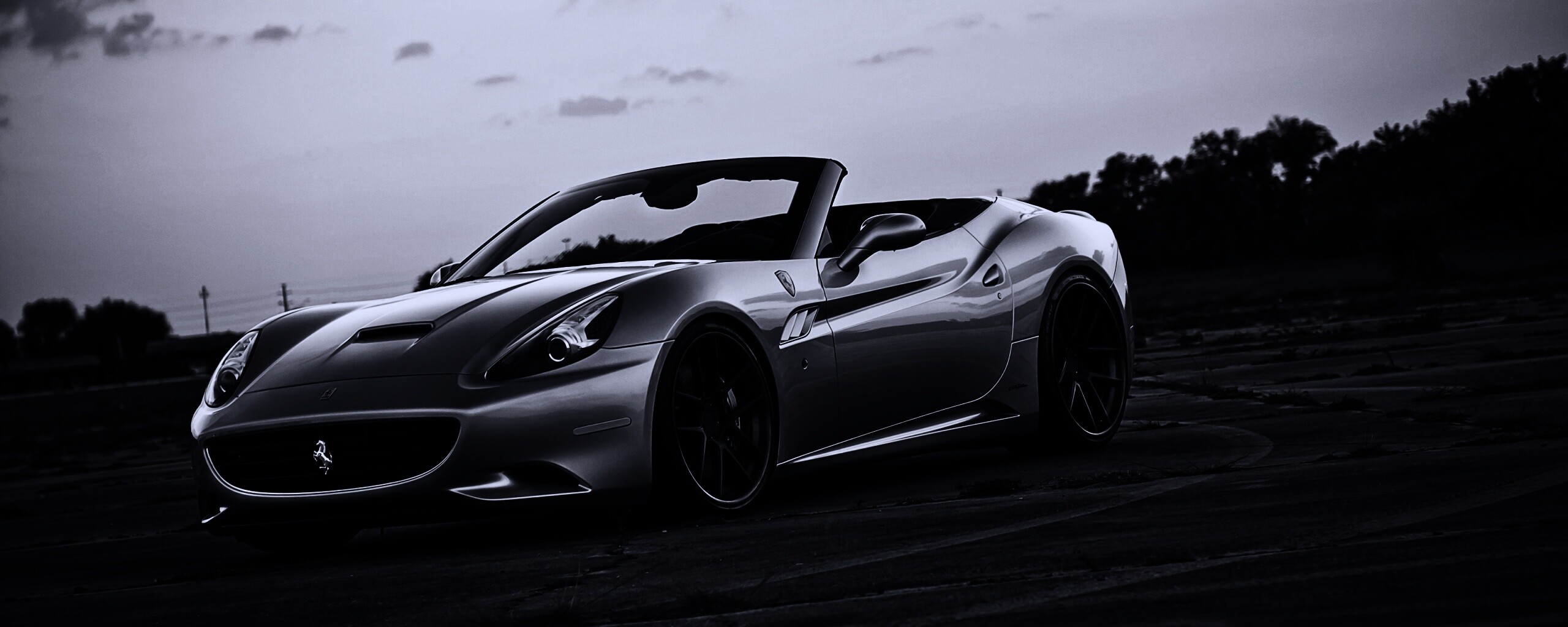 Ferrari на взлетном поле обои