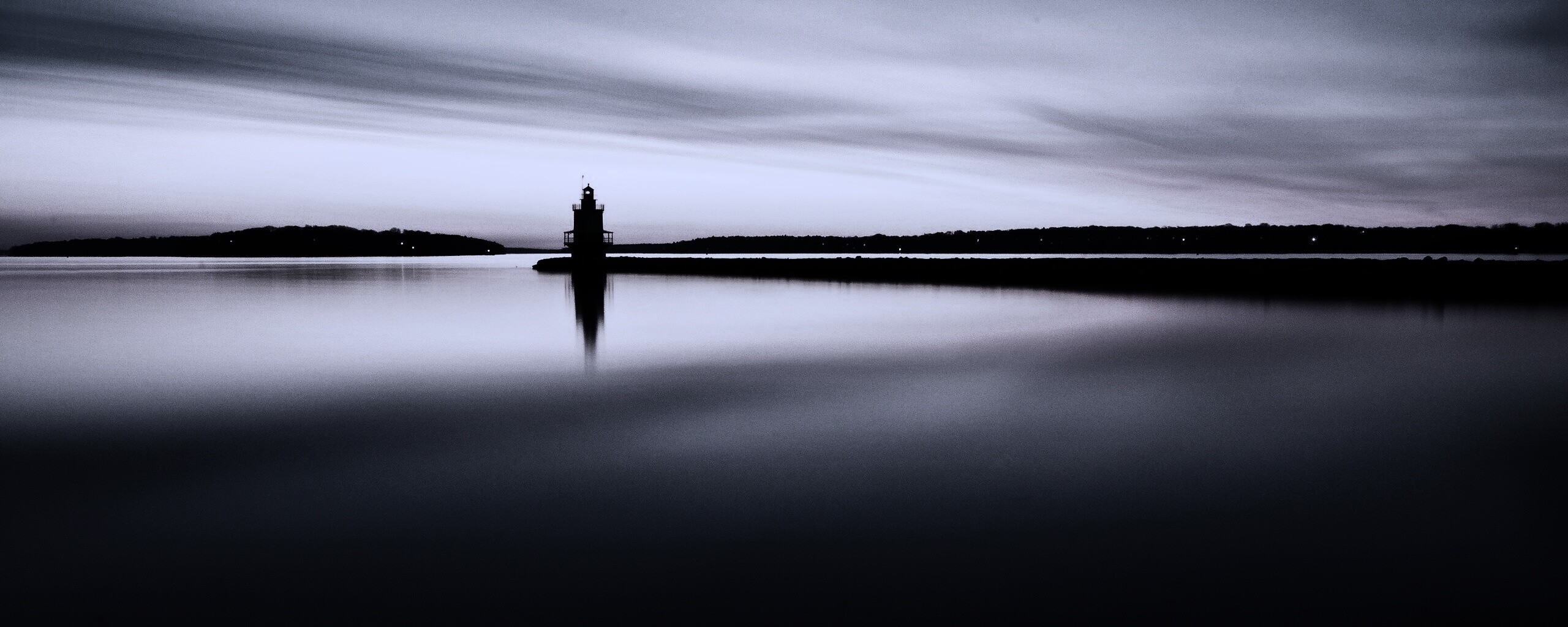 Маяк и его отражение обои