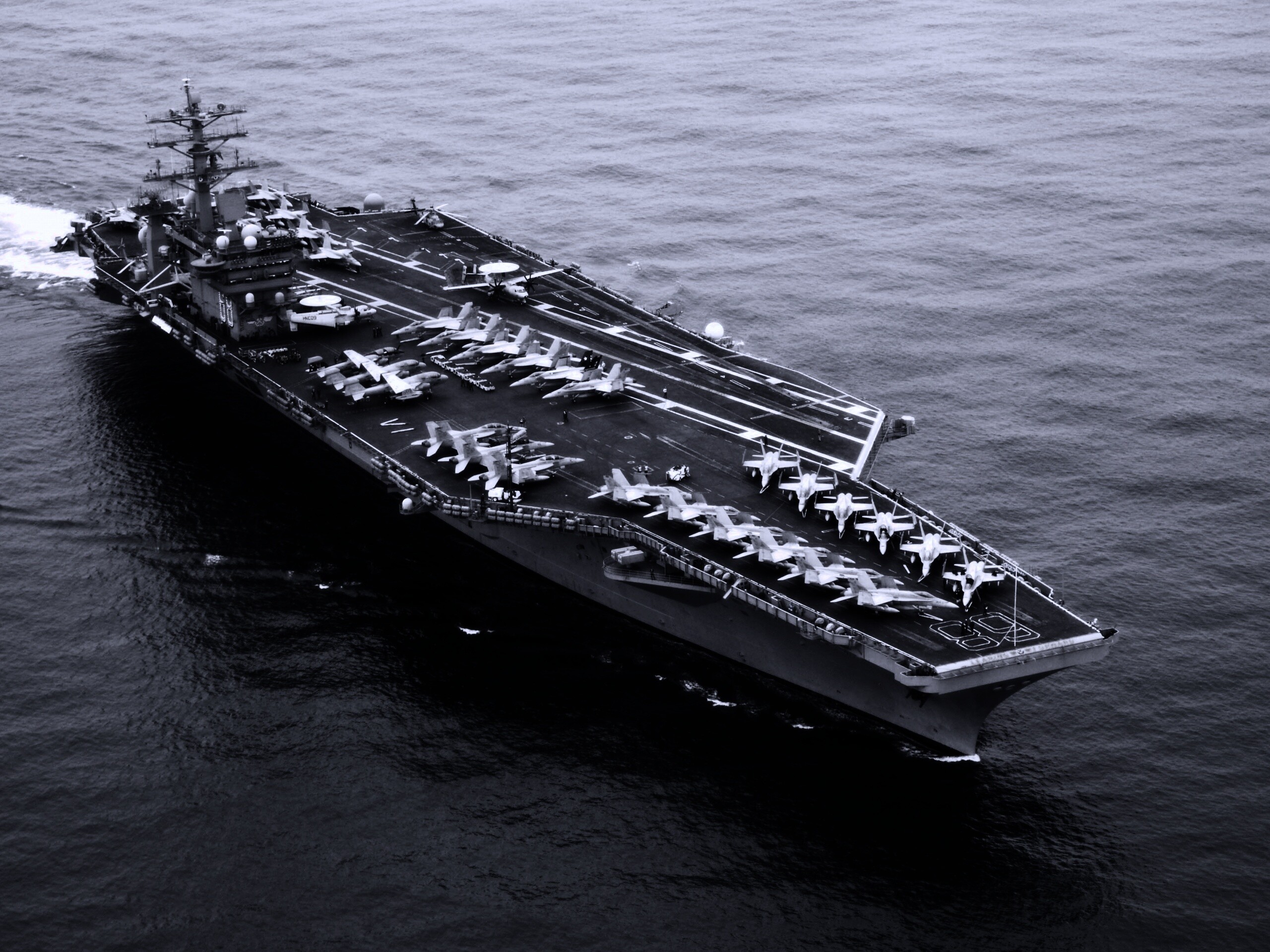 Авианосец в море обои