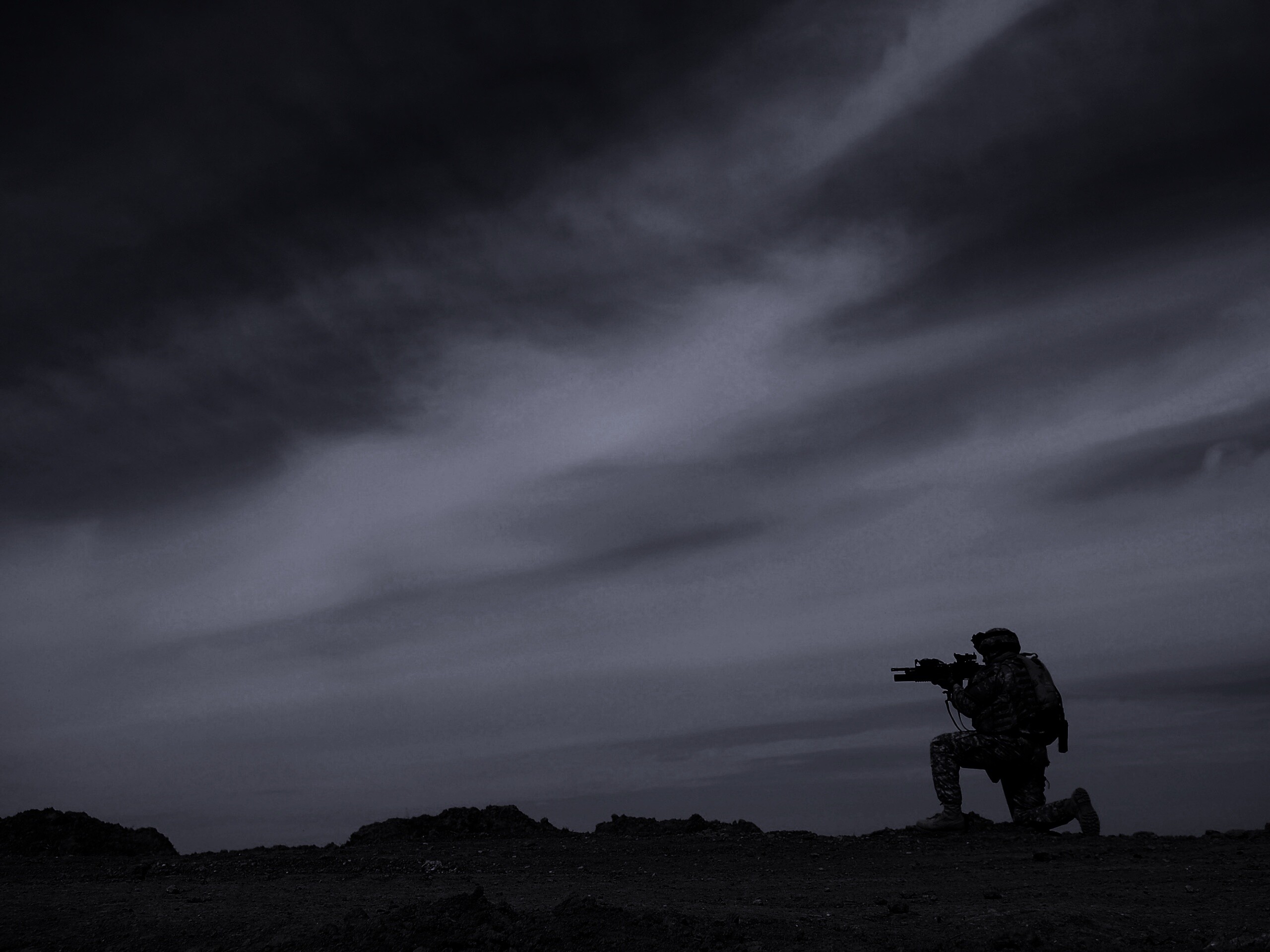 Стрельба с колена обои