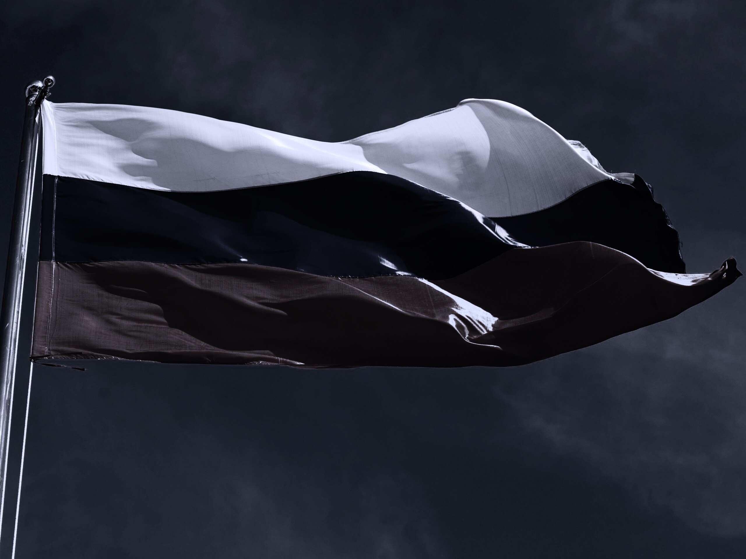 Флаг России на флагштоке обои