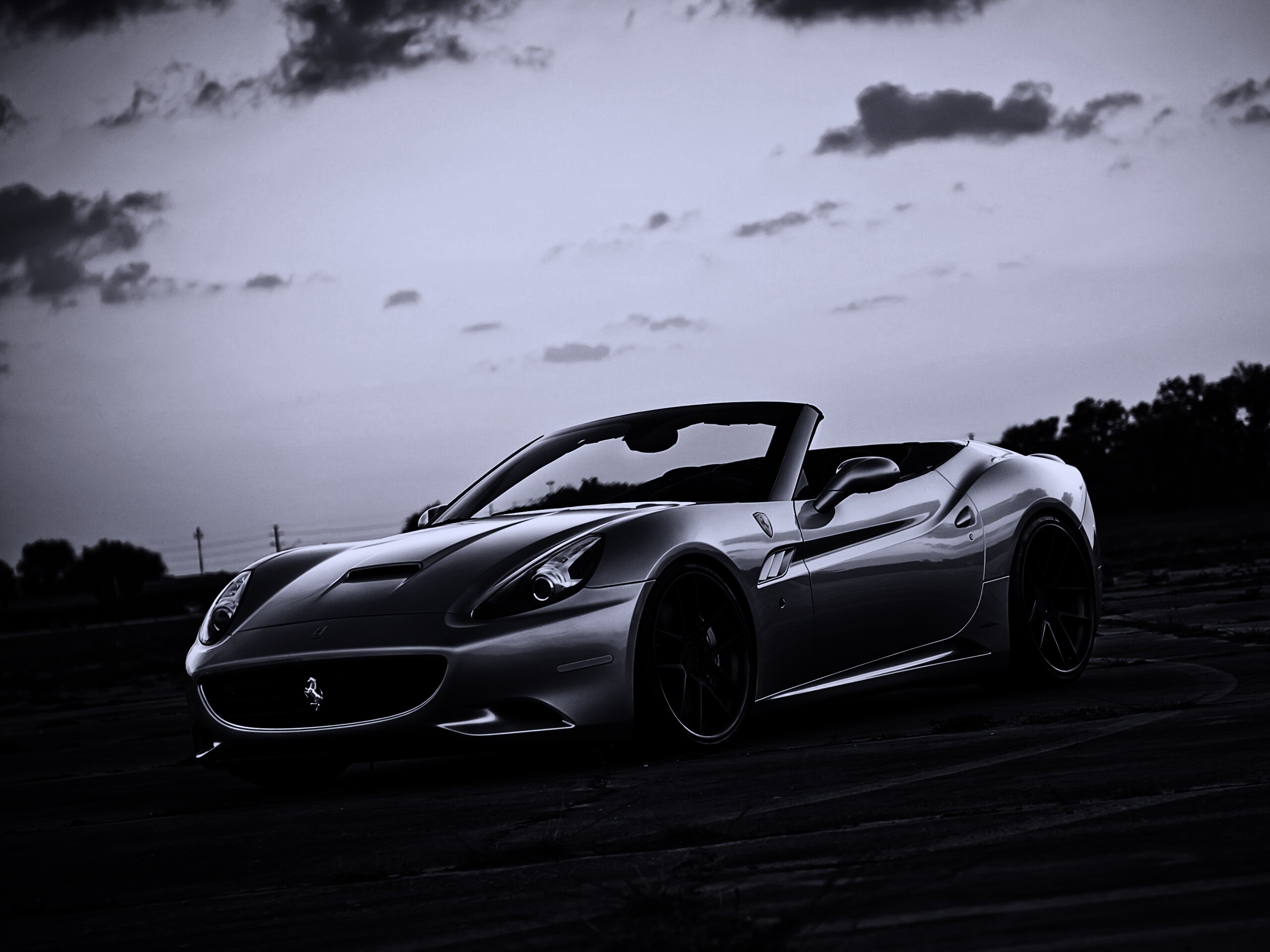 Ferrari на взлетном поле обои