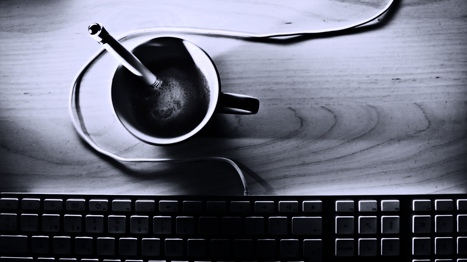 Ручка в кофе обои