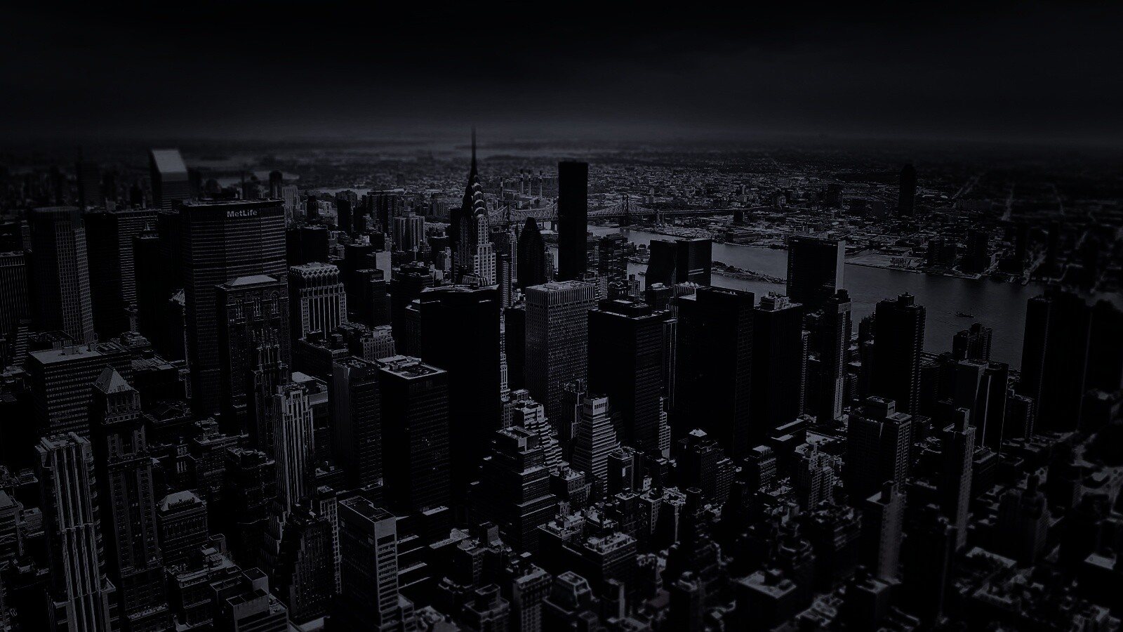 Темное небо над городом обои