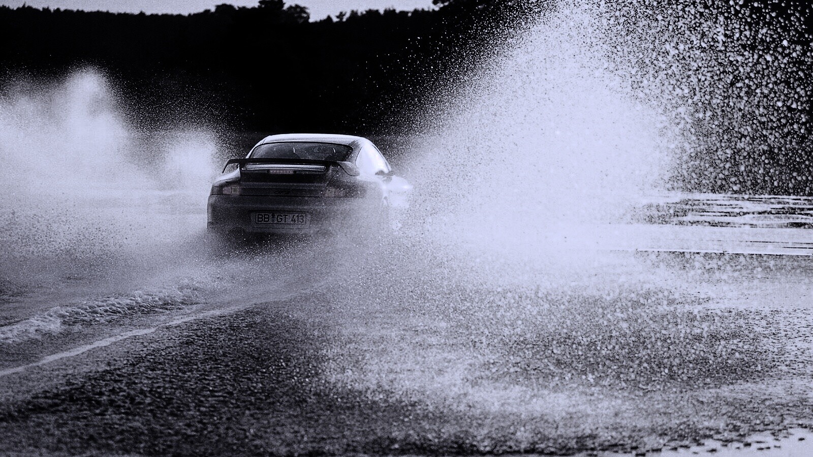 Брызги из под колес обои