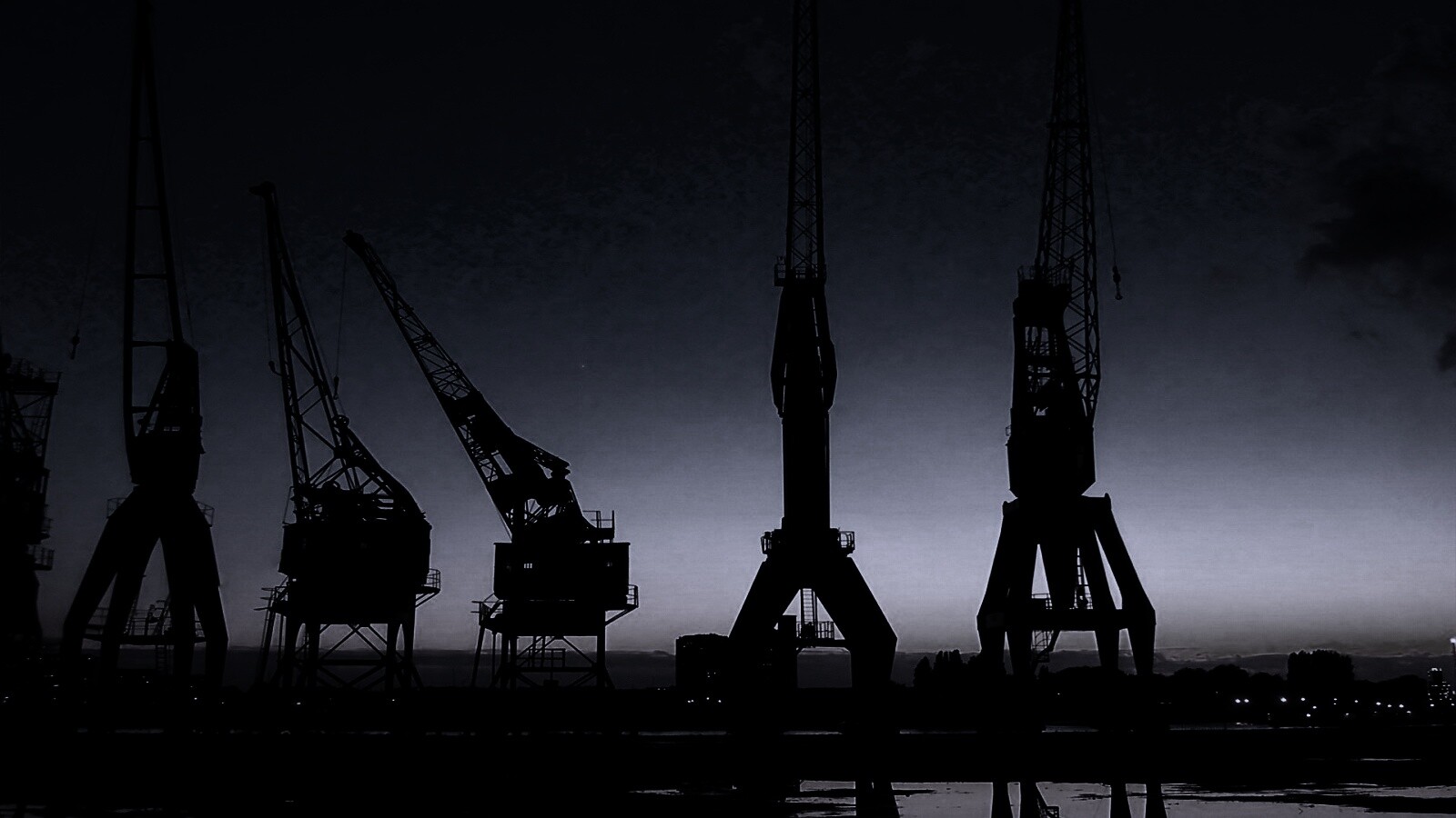 Силуэты портовых кранов обои