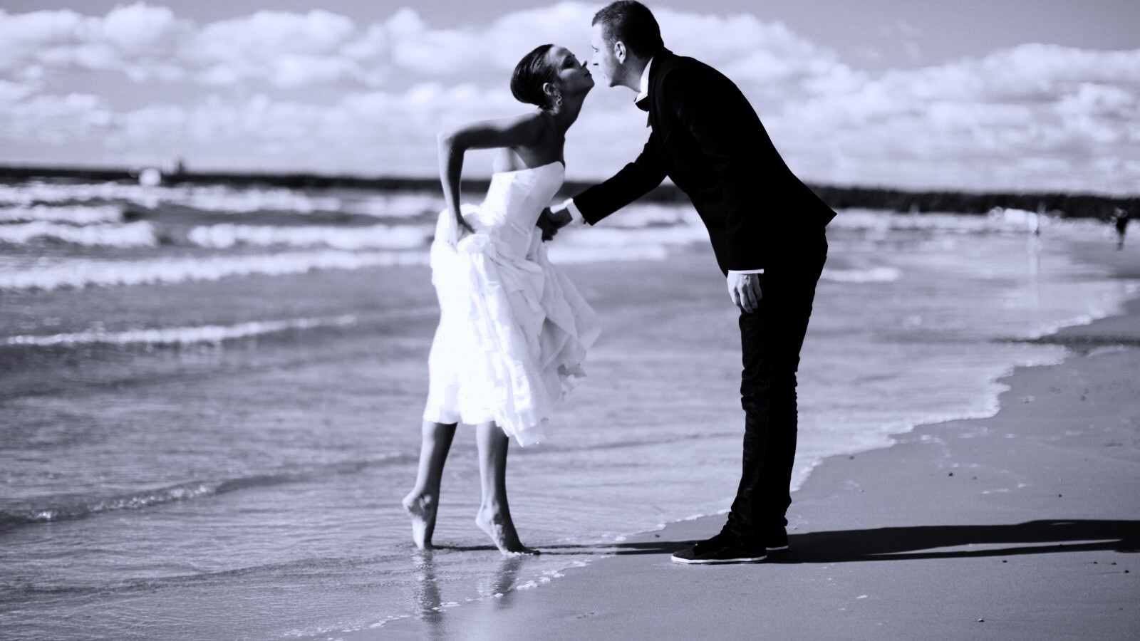 Поцелуй на пляже обои