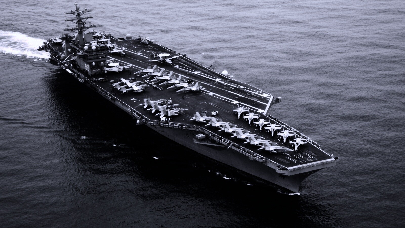 Авианосец в море обои