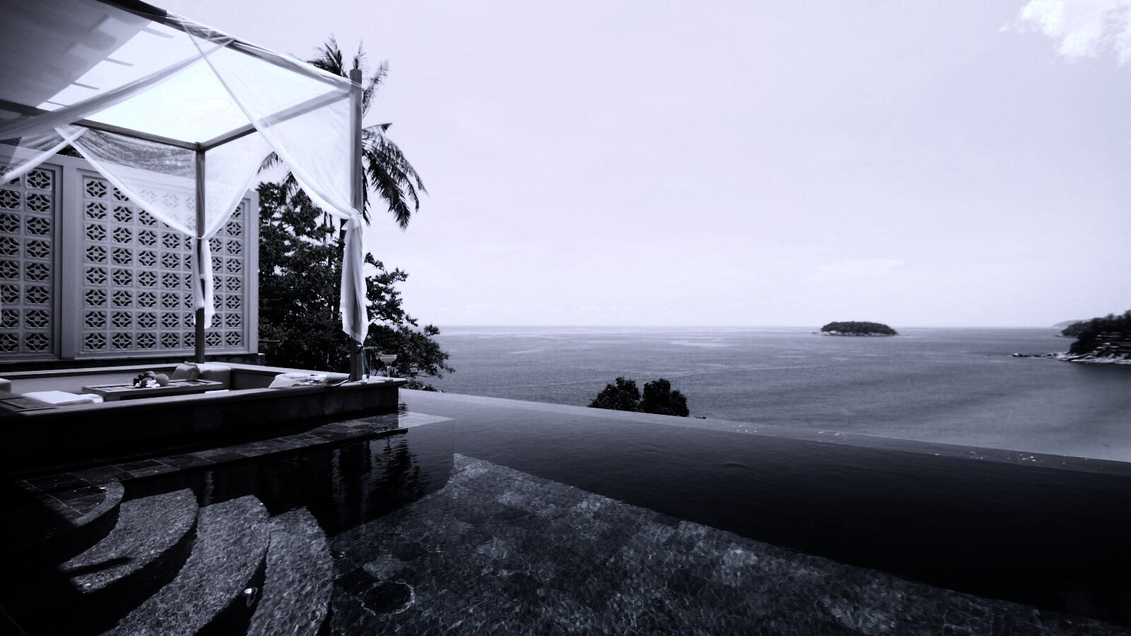 Бассейн на берегу моря обои