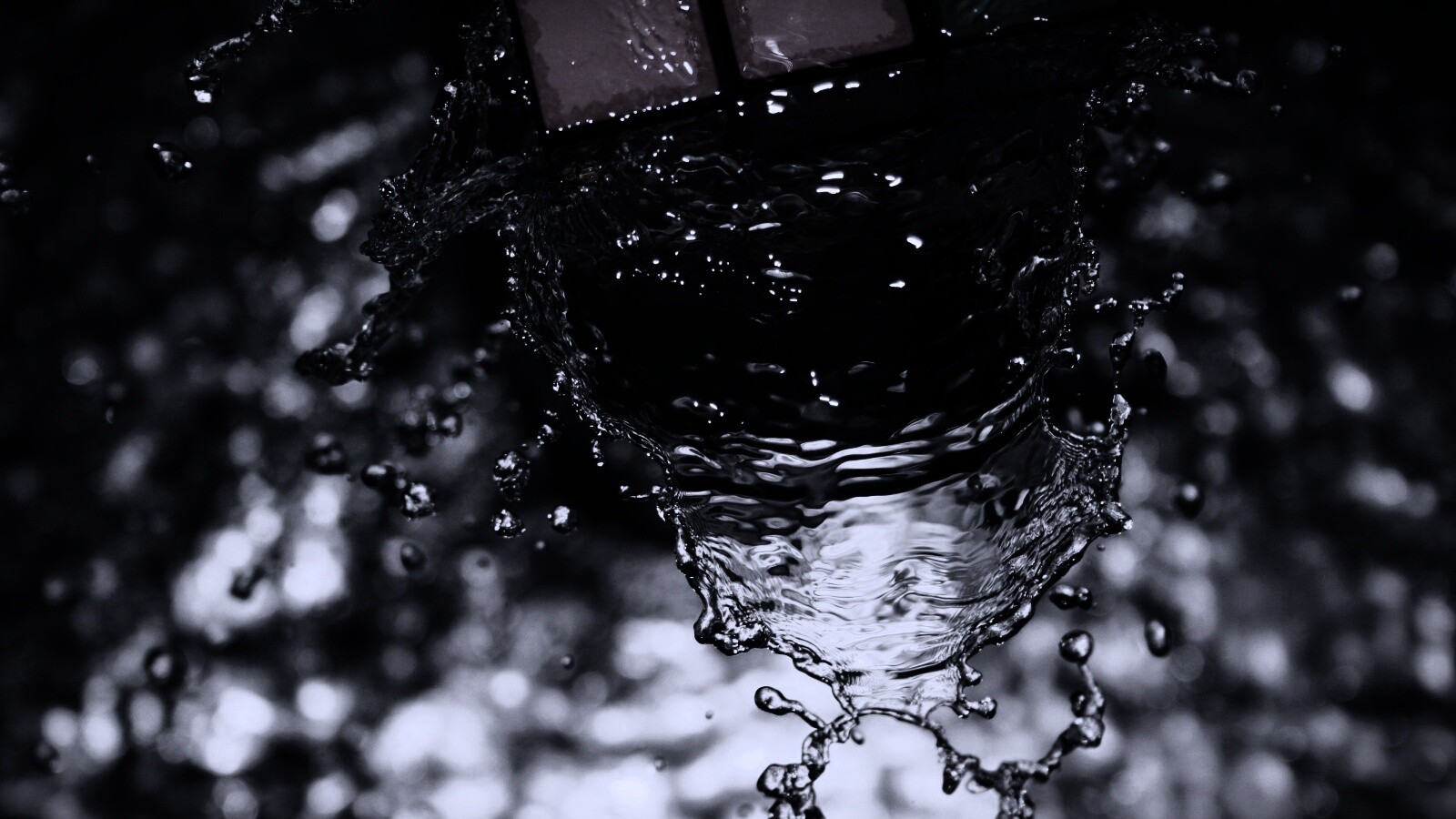 Кубик рубика в воде обои