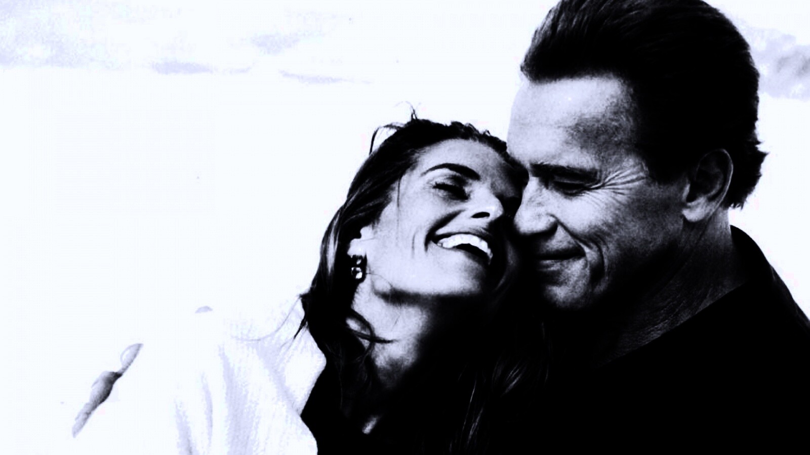 Арнольд Шварцнегер с девушкой обои