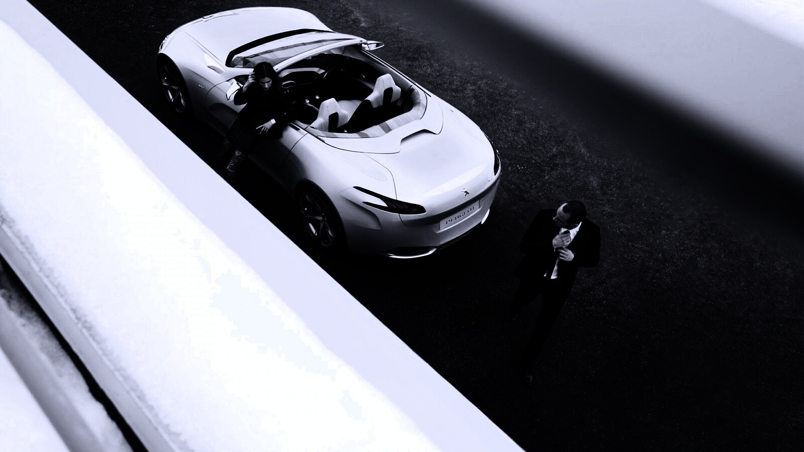 Пара у кабриолета Пежо обои