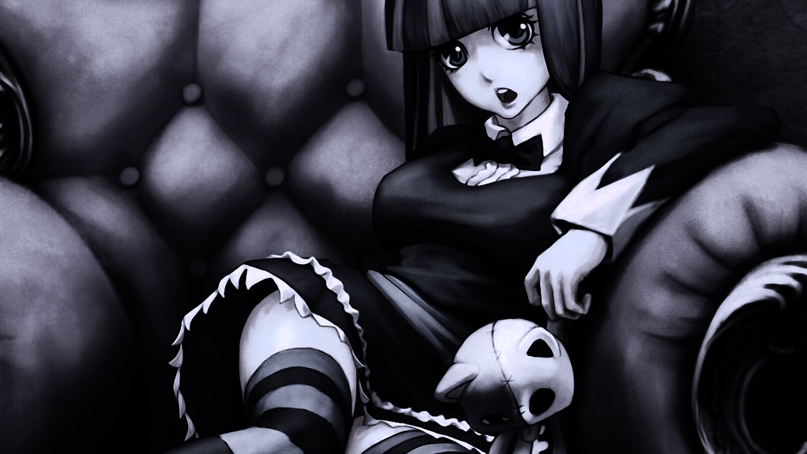 Девочка с куклой котенка обои