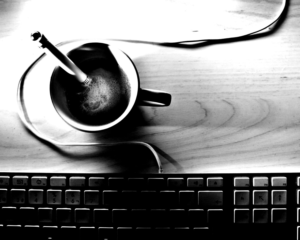 Ручка в кофе обои