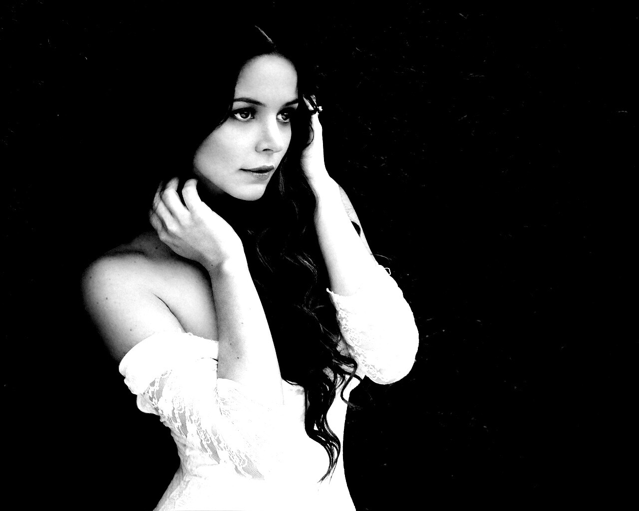 В белом платье обои