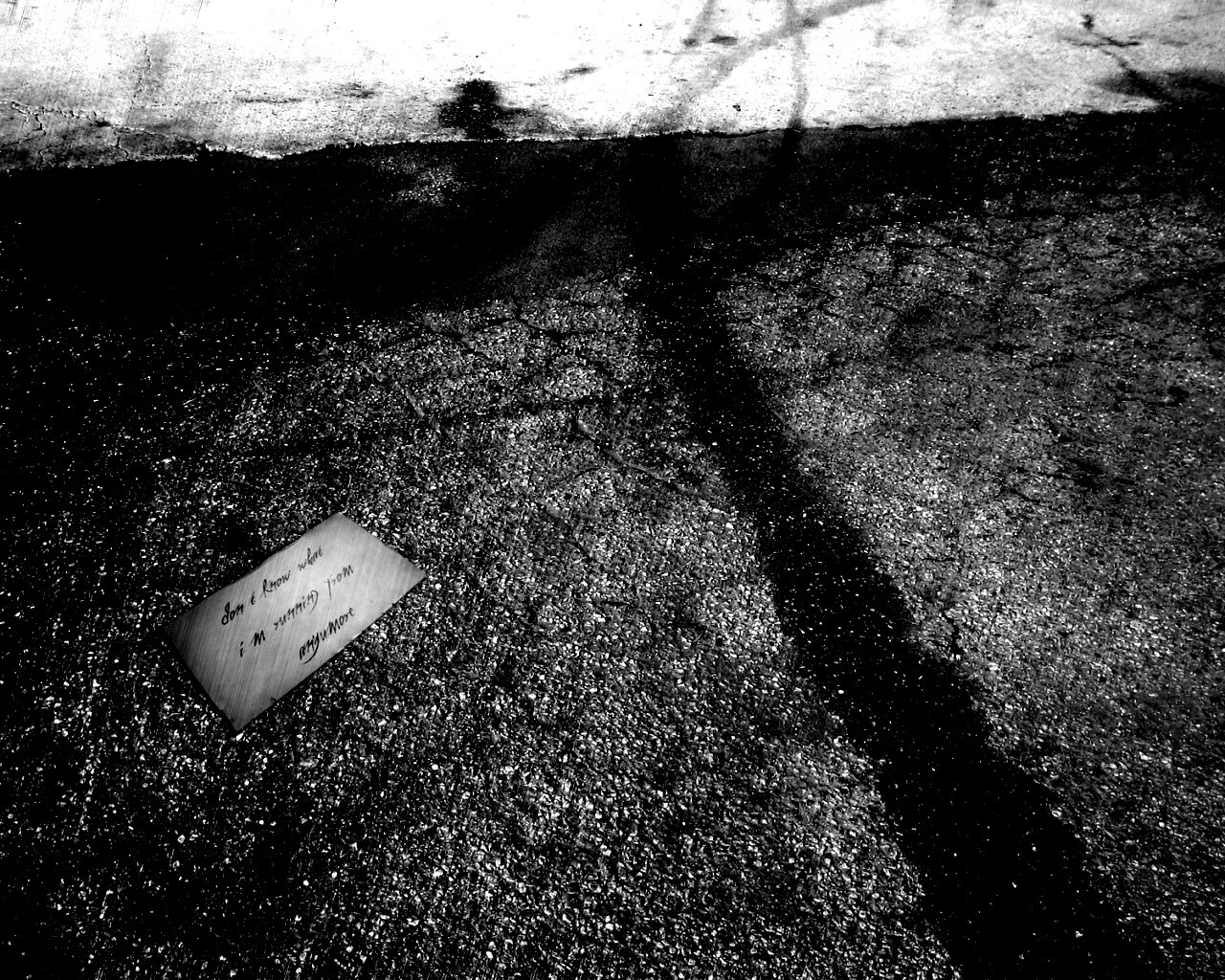 Записка на асфальте обои