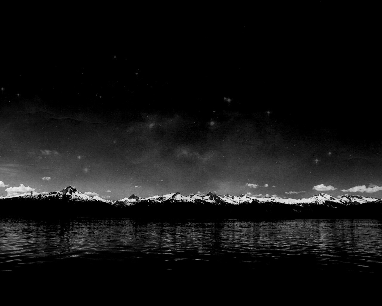 Горы за морем обои