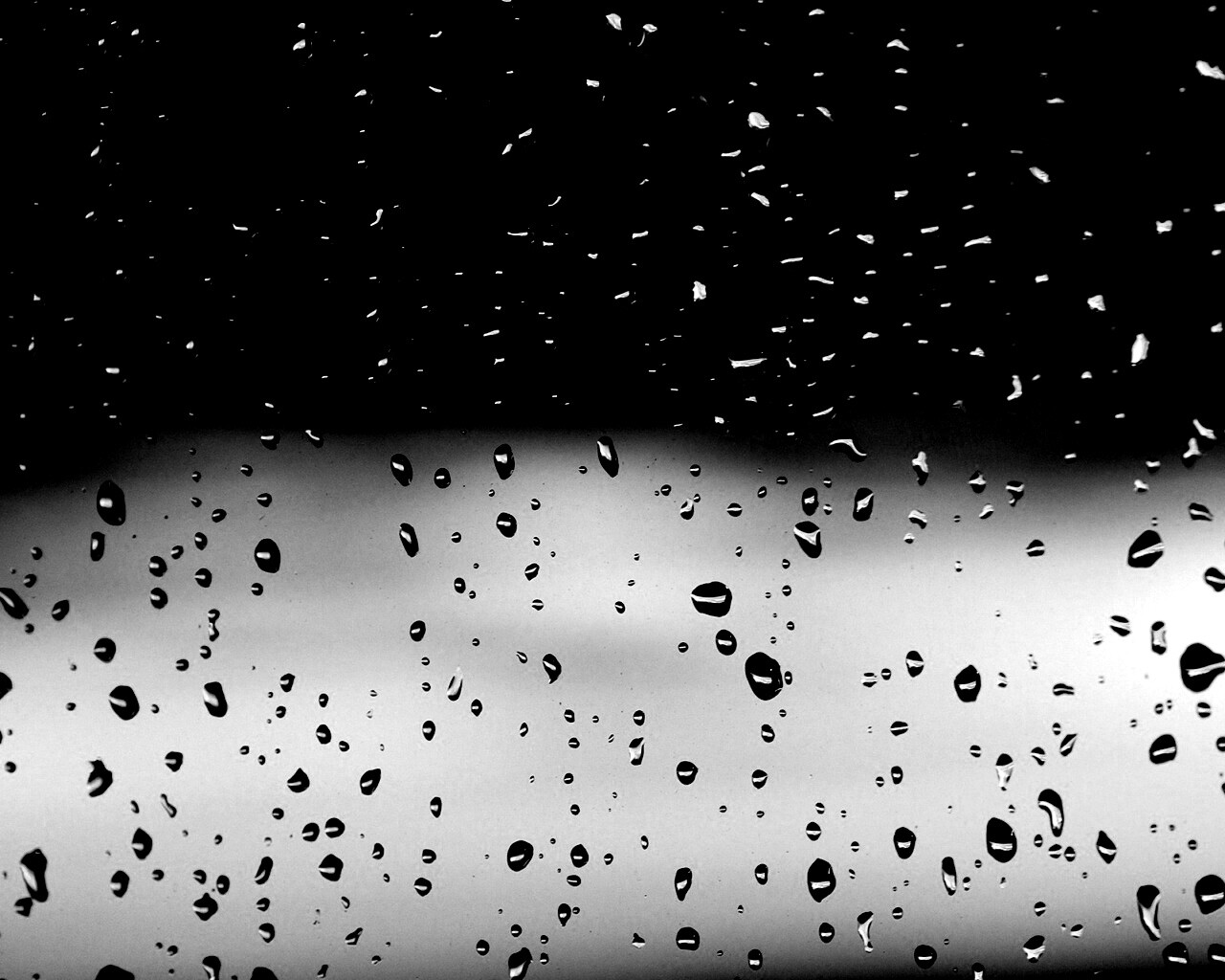 Капли на стекле обои