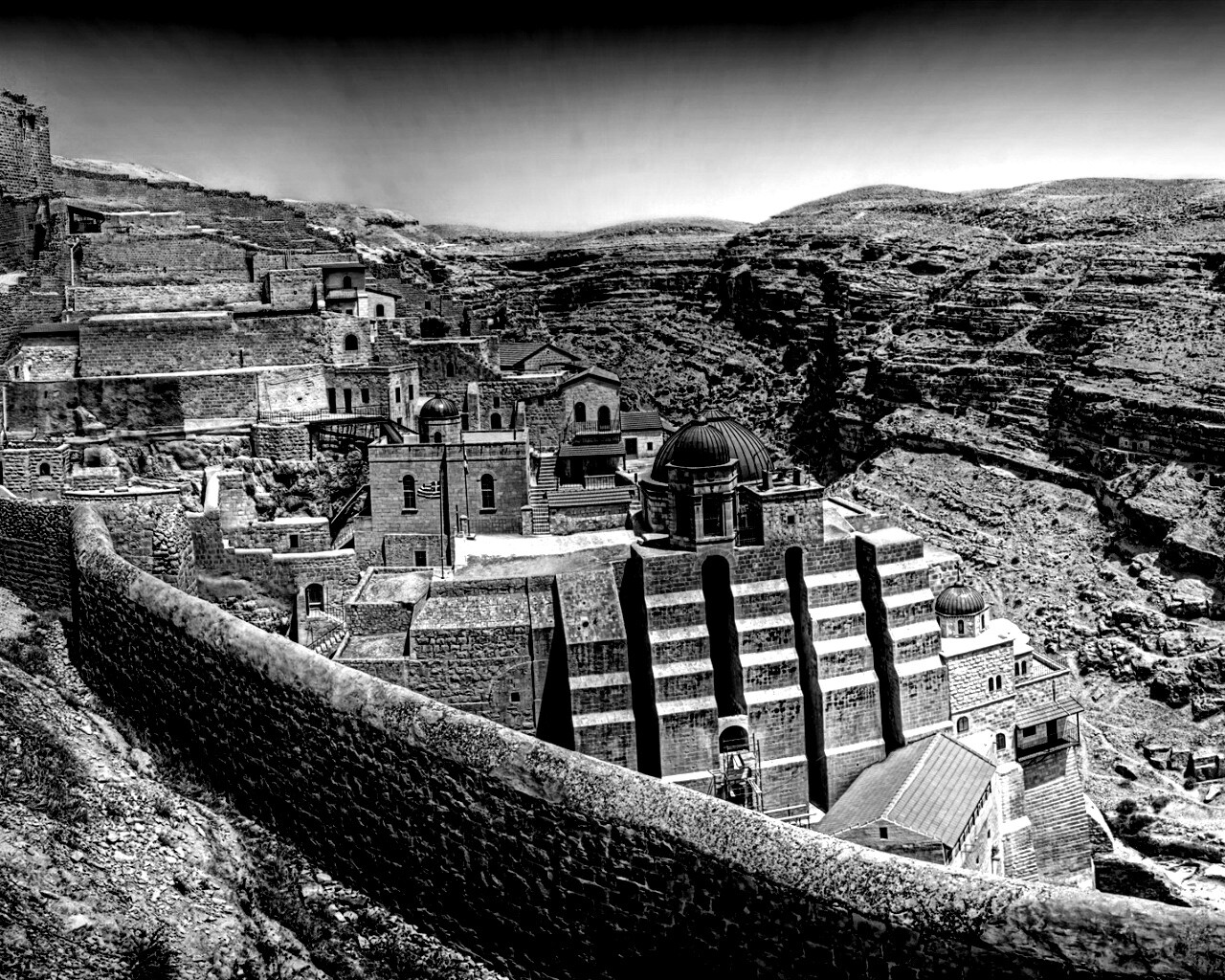 Город среди скал обои