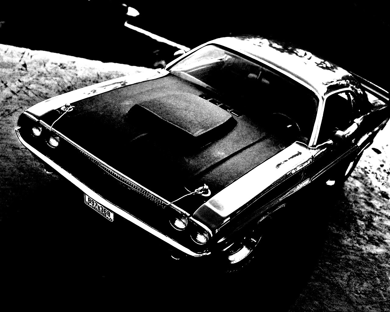 Додж на  каменистой поверхности обои