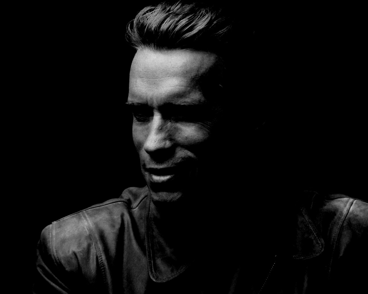 Молодой Арни обои