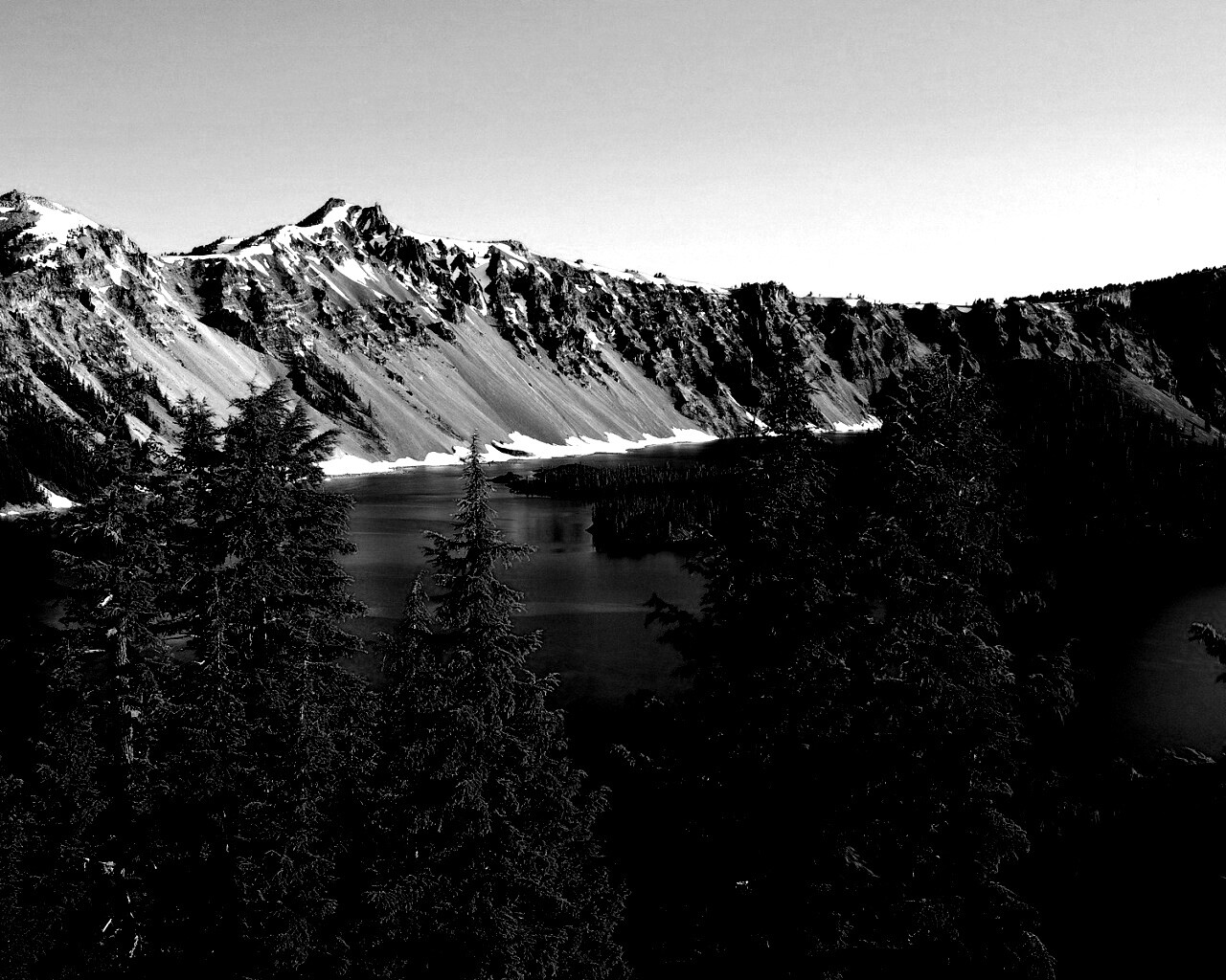 Озеро в кратере обои