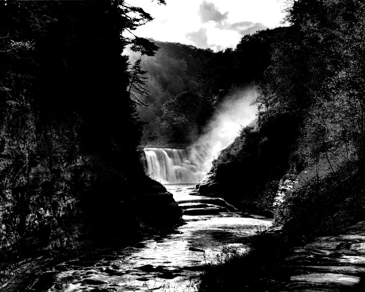 Скалистый водопад обои