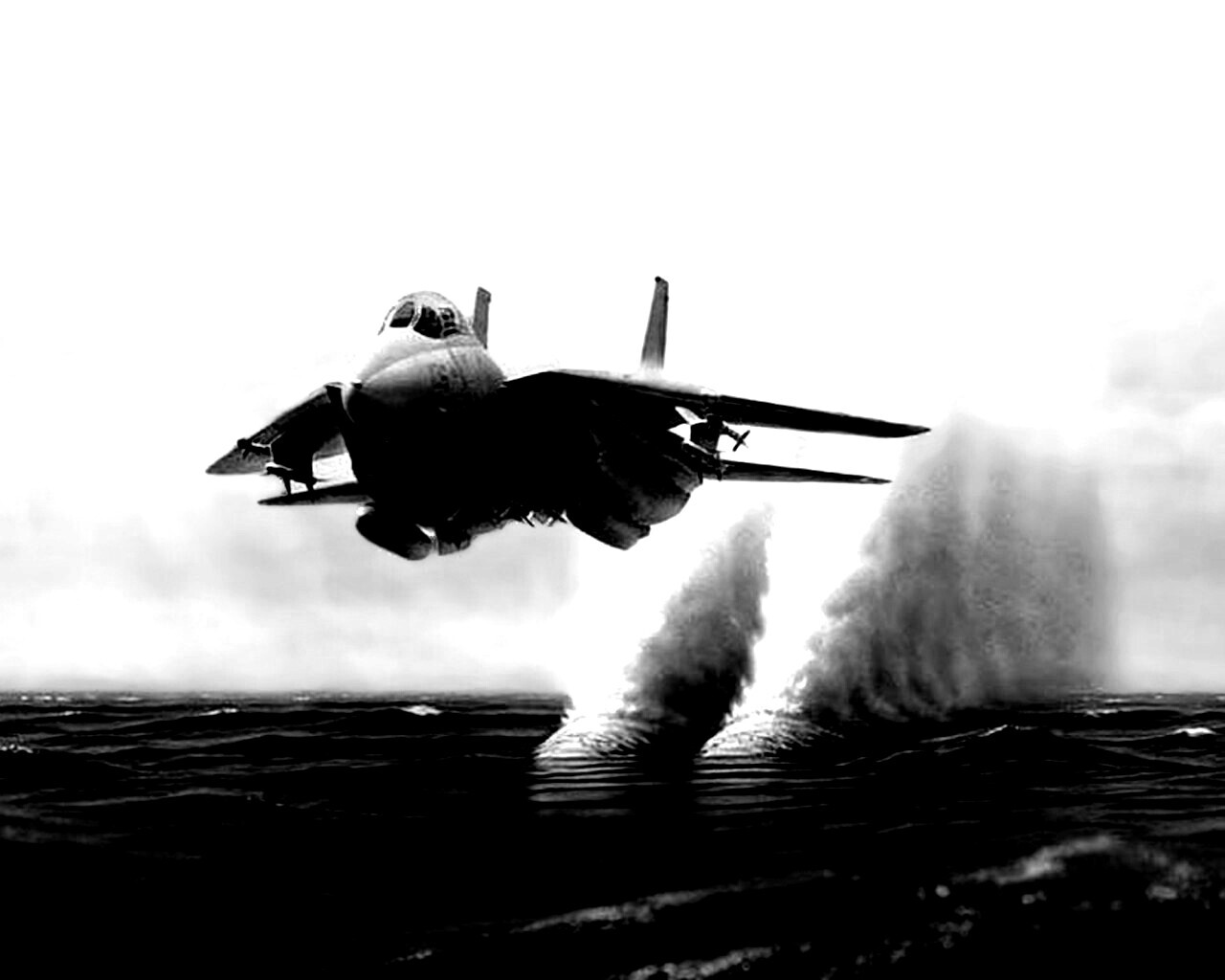 Истребитель над водой обои