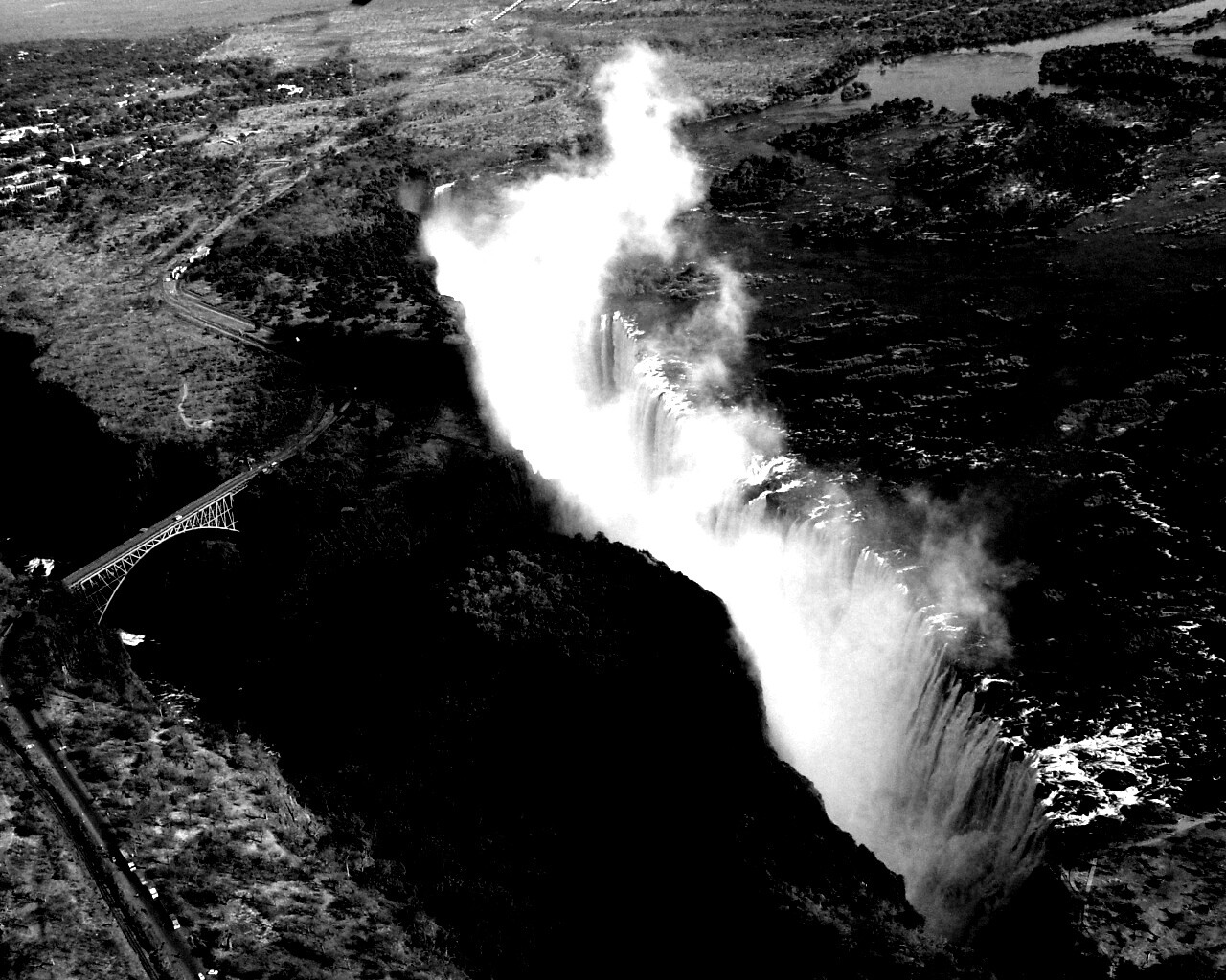 Живописный водопад обои
