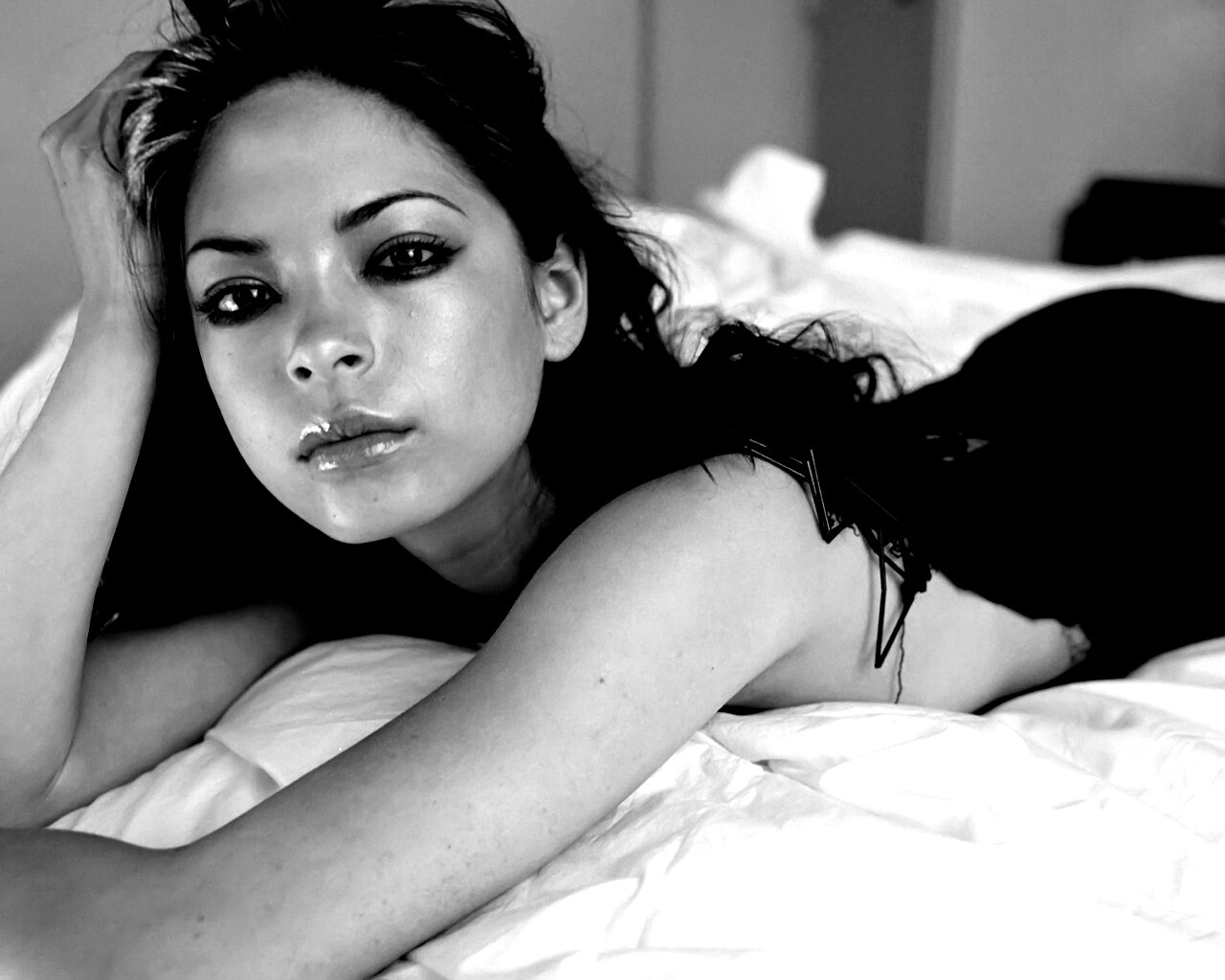 Кристин Кройк на кровати обои