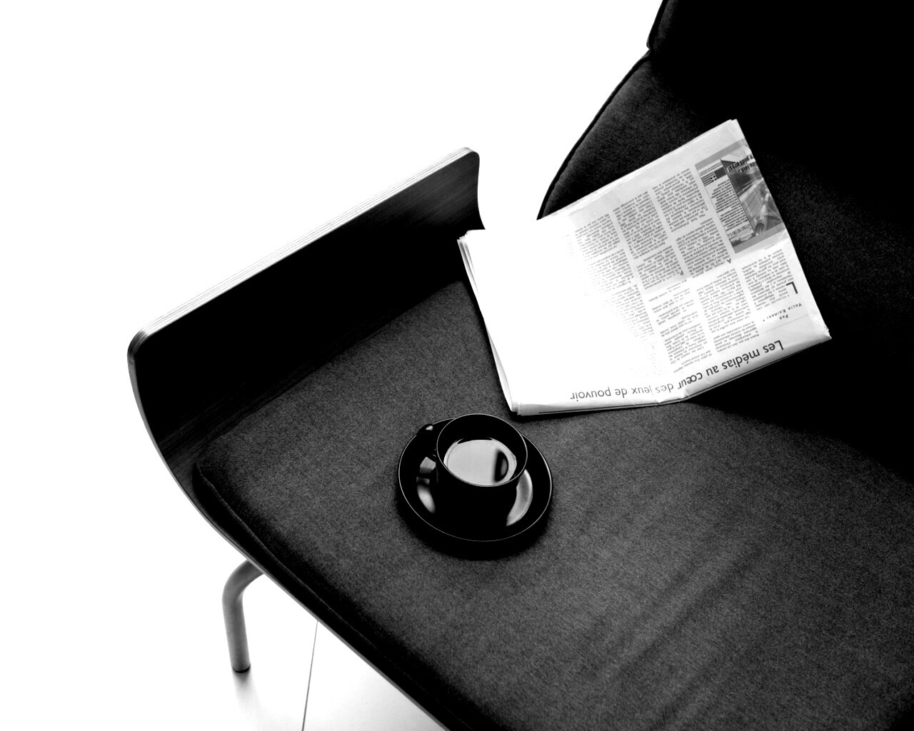 Кофе на стуле обои