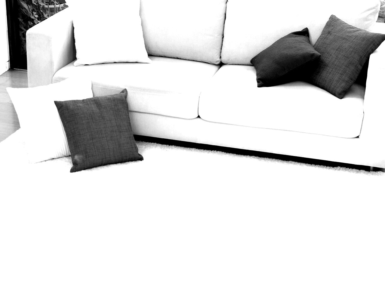 Диван с подушками обои