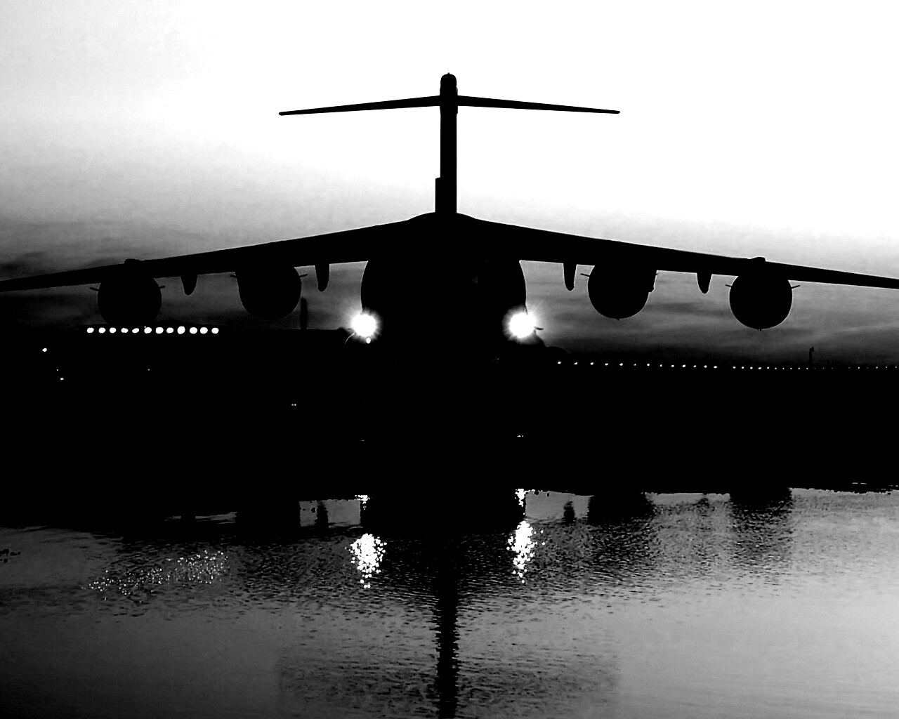 Самолет на взлетной полосе обои