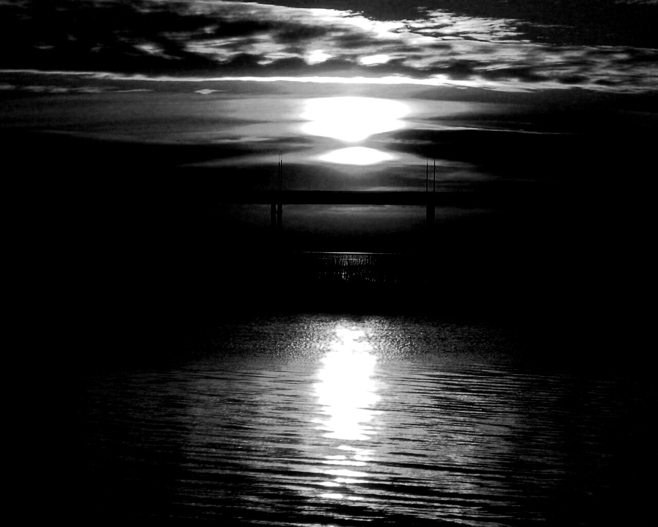 Мост на фоне заката обои